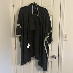 Seraphine maternity & babywearing friendly sweater. Size is listed in tag as M-L